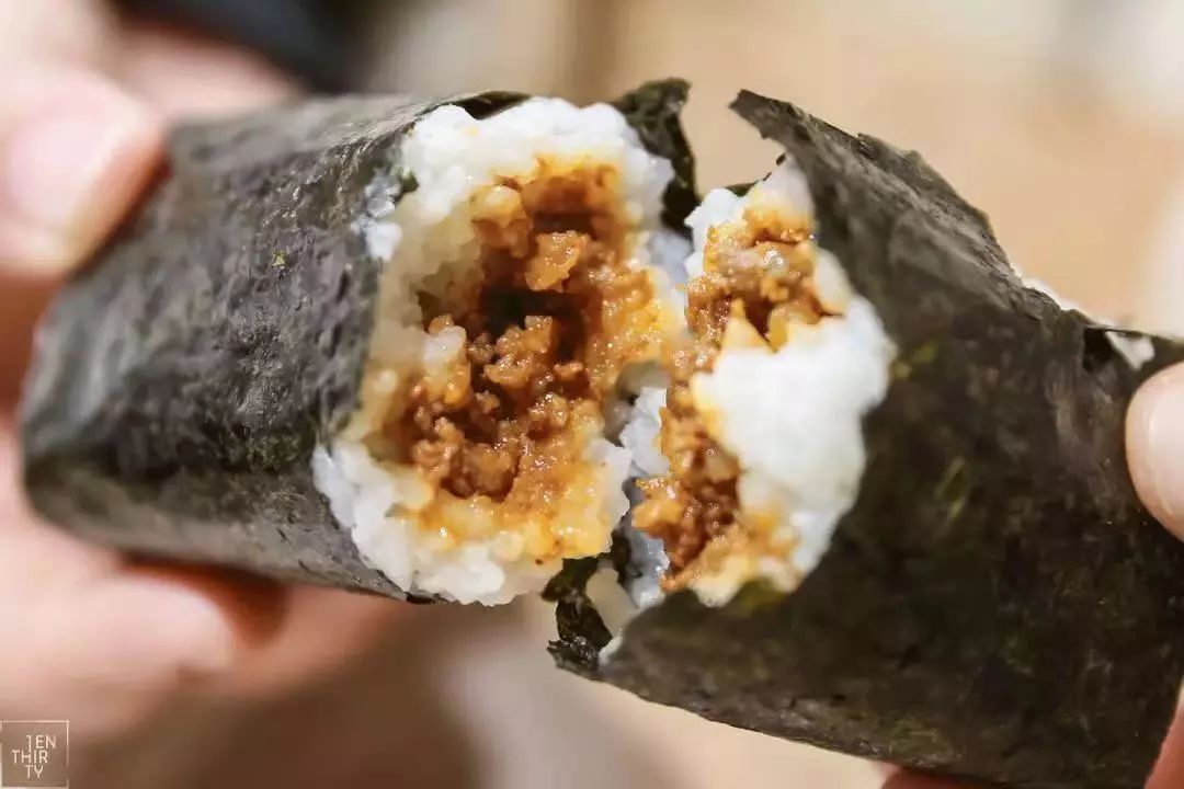 罗森/711两大便利店，谁才是大学生的终极之选？—以武汉财大为例