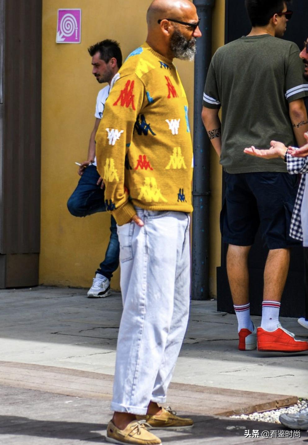 男士白色牛仔裤搭什么鞋,男士宽松白色阔腿牛仔裤