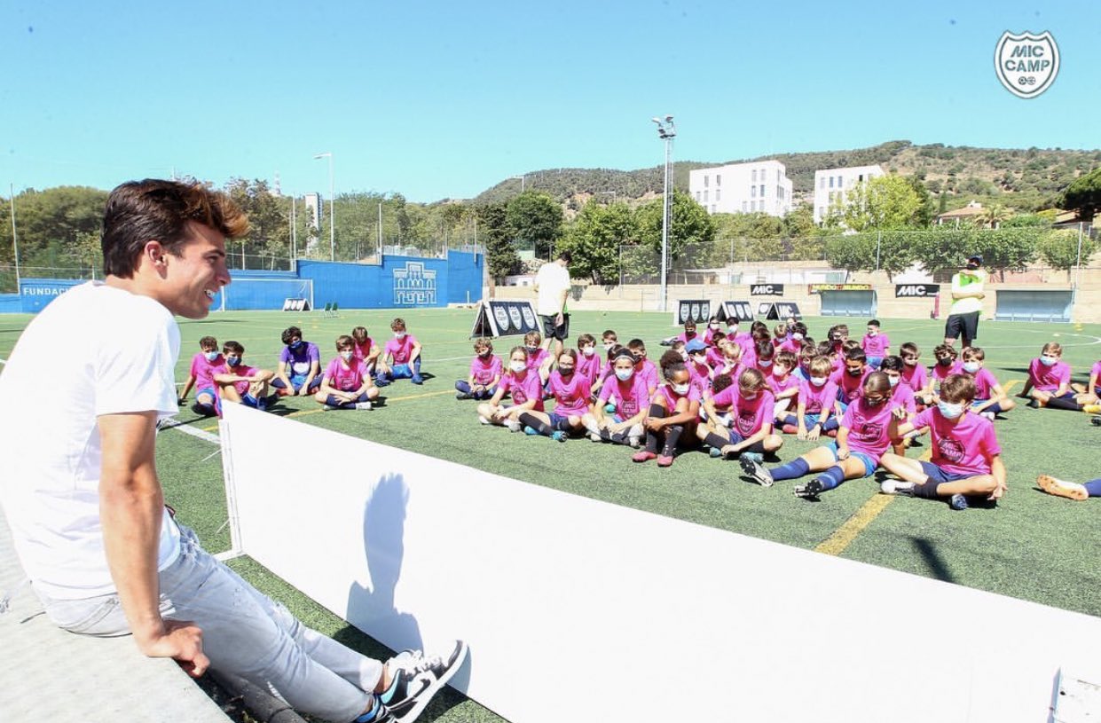 巴萨为何执意跟登贝莱续约,巴萨可以放弃登贝莱吗