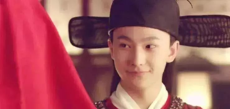 高圆圆方脸扎马尾,高圆圆方脸怎么整的