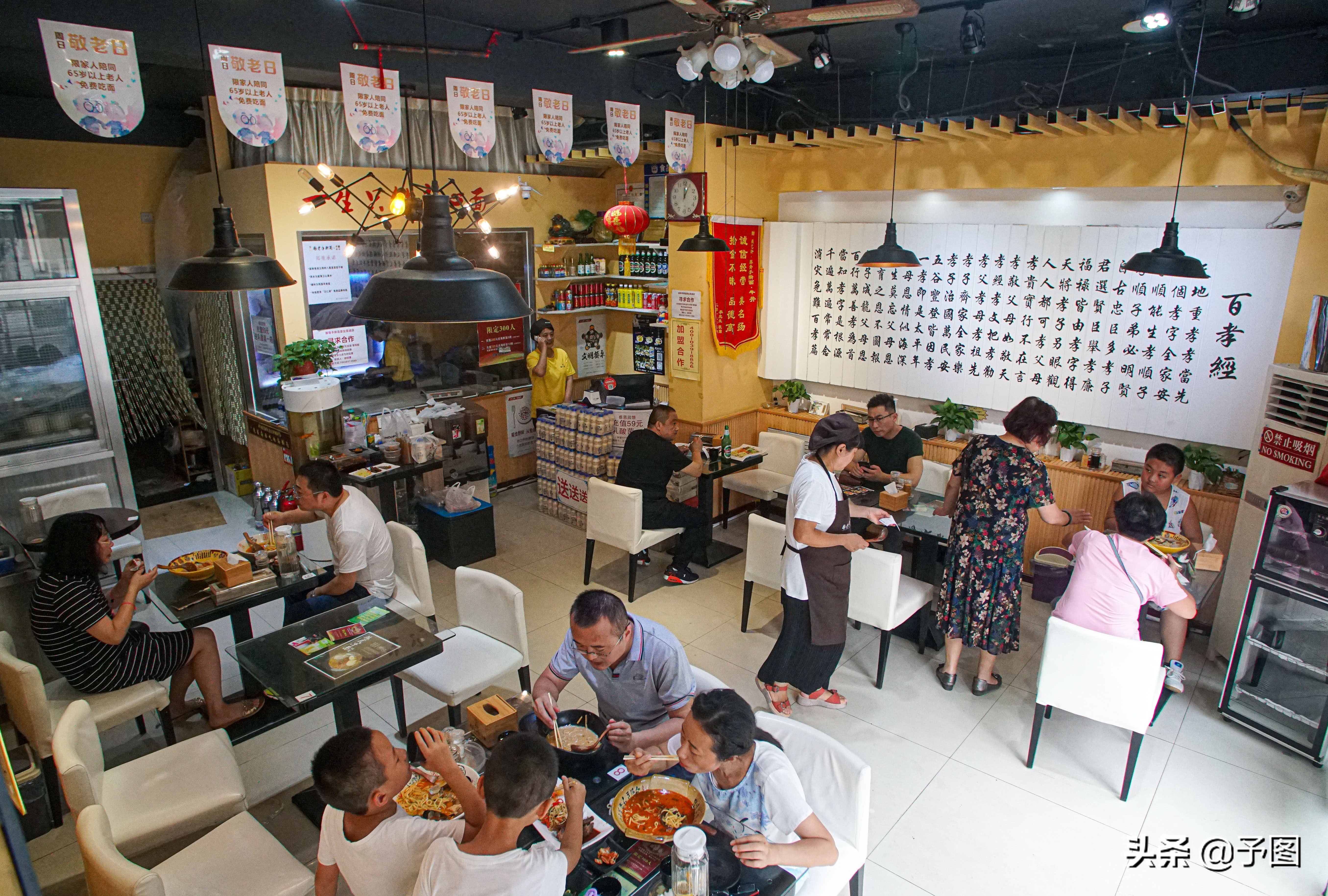 上海夫妻开面馆23年,一对90后小夫妻开面馆