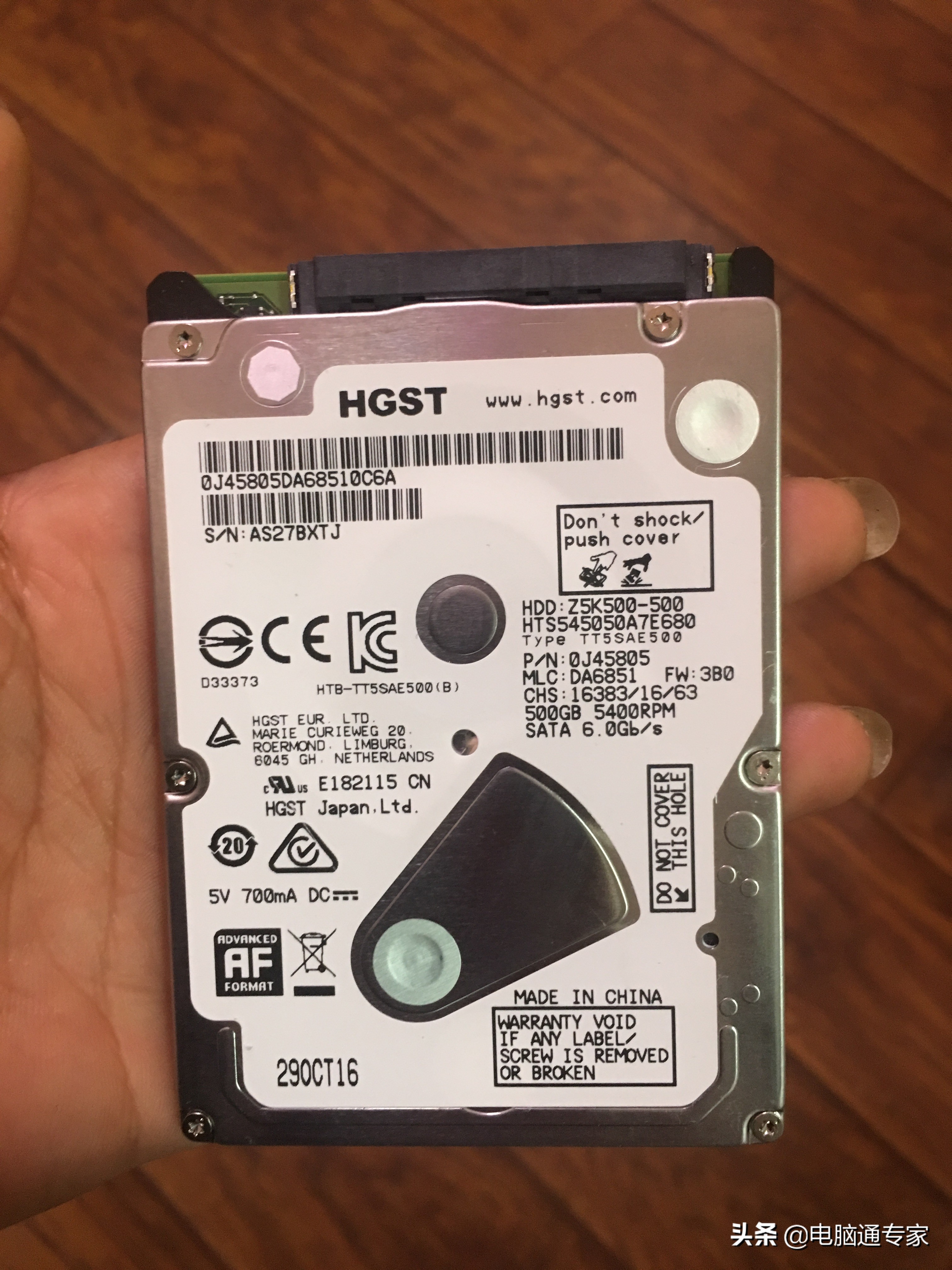 把机械硬盘装到另一个主机里,把笔记本的固态硬盘装台式机上