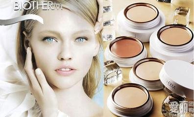 阳光下拍照脸比较黑怎么处理,拍照脸部浮粉反光解决方法