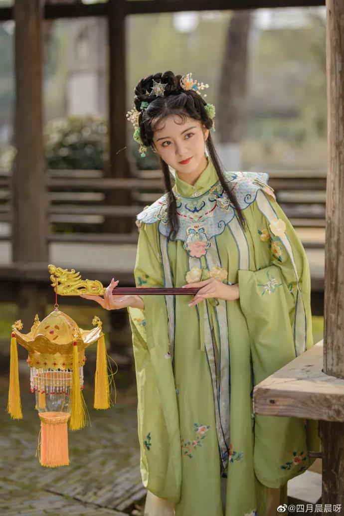 00后女孩演绎四大名著美女，凭一个造型火出圈，200万网友点赞