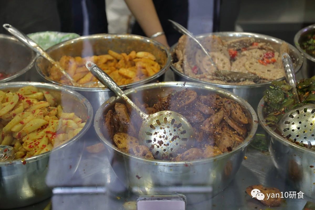 昆明滇池美食推荐菌火锅,滇池边菌子火锅