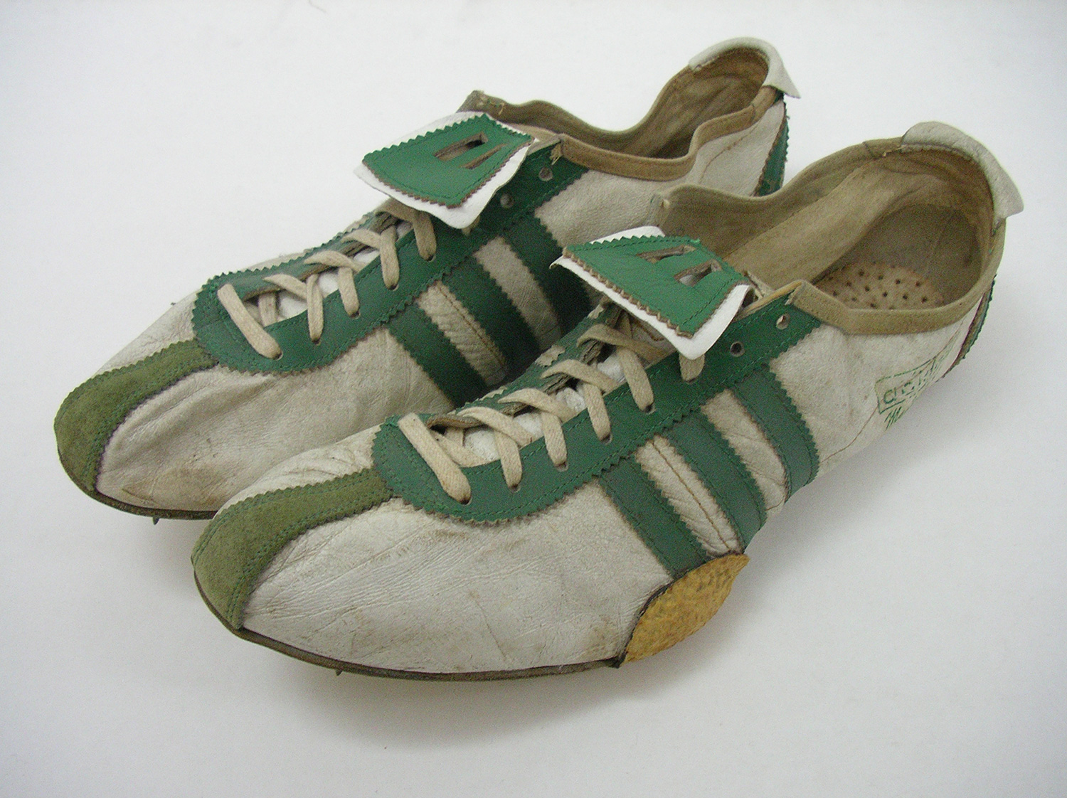 adidas球鞋怎么样,20年前穿阿迪达斯是有钱人吗