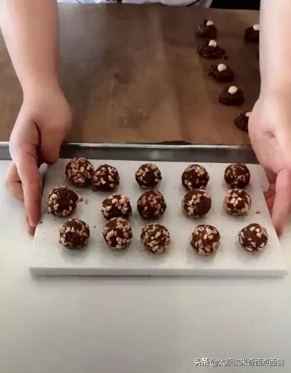 情人节为他做一顿浪漫大餐,情人节巧克力怎么做才显得有心意