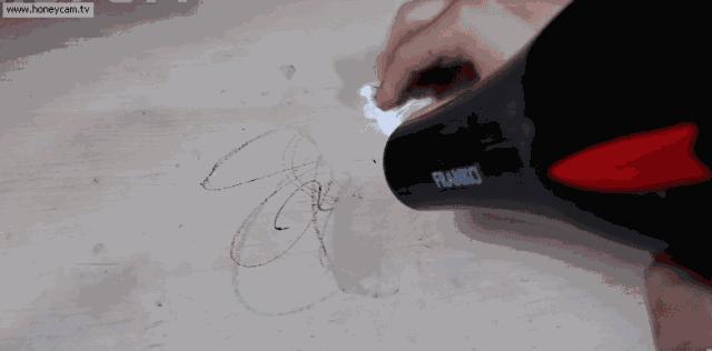 不锈钢楼梯扶手油污清洁小妙招,清洁厨房纱窗油污的小妙招