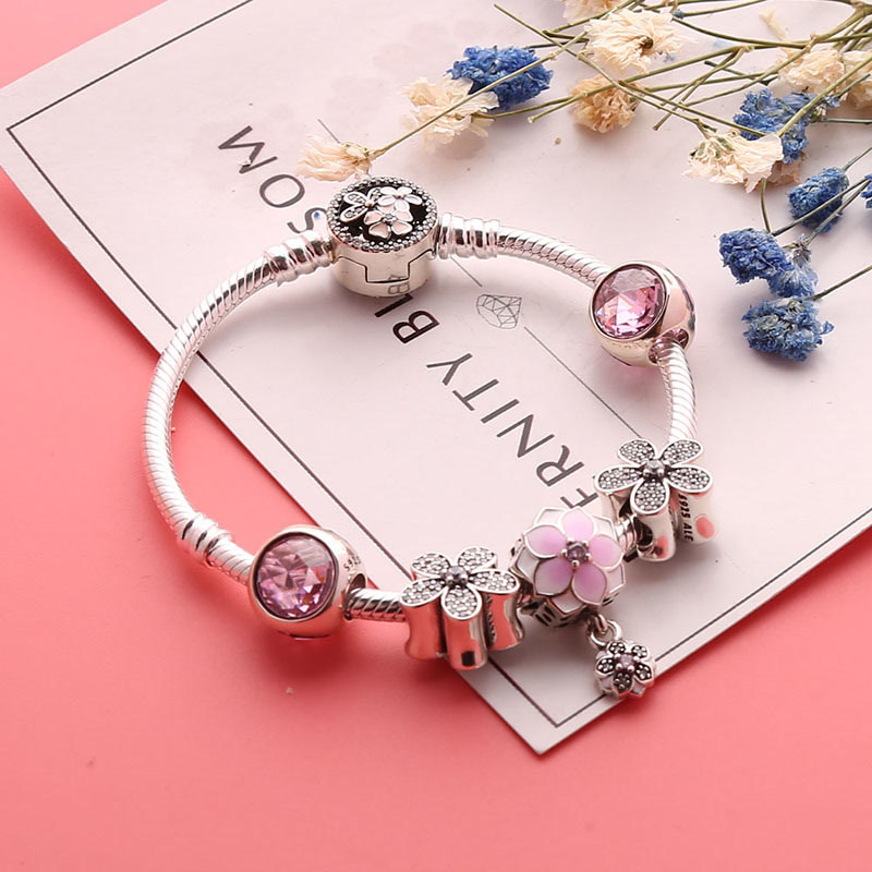 这样送礼物，女神也招架不住啊，也就一顿饭钱搞定。