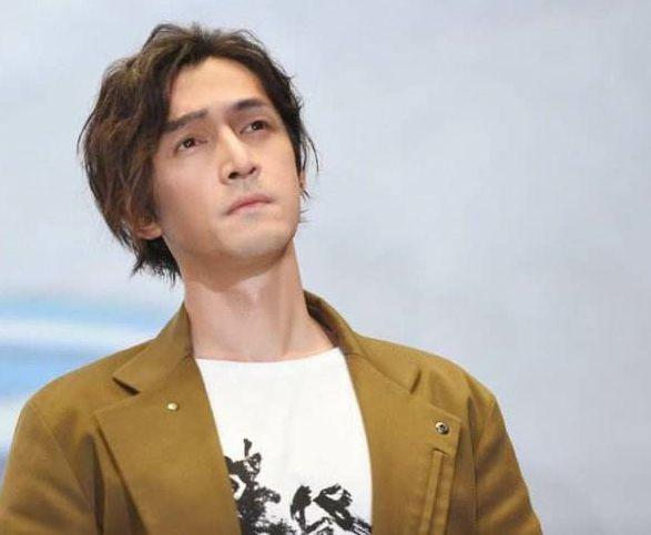 胡歌绅士大背头图片,胡歌最近的寸头造型