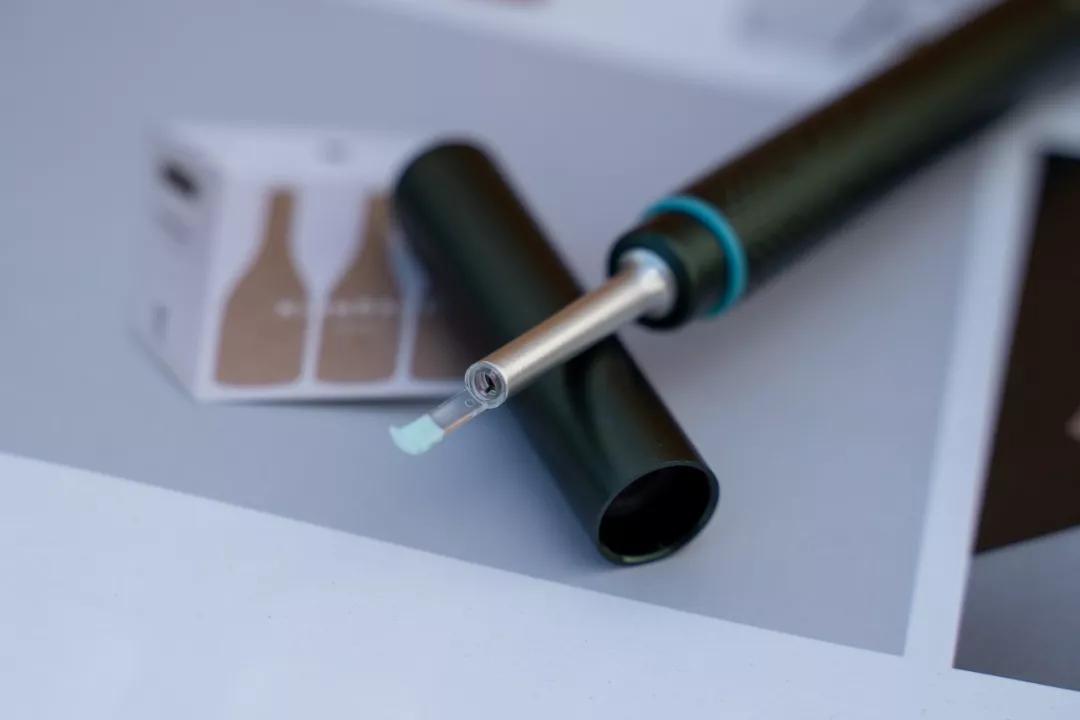 2岁宝宝掏出一长条耳屎,给宝宝掏出一堆耳屎