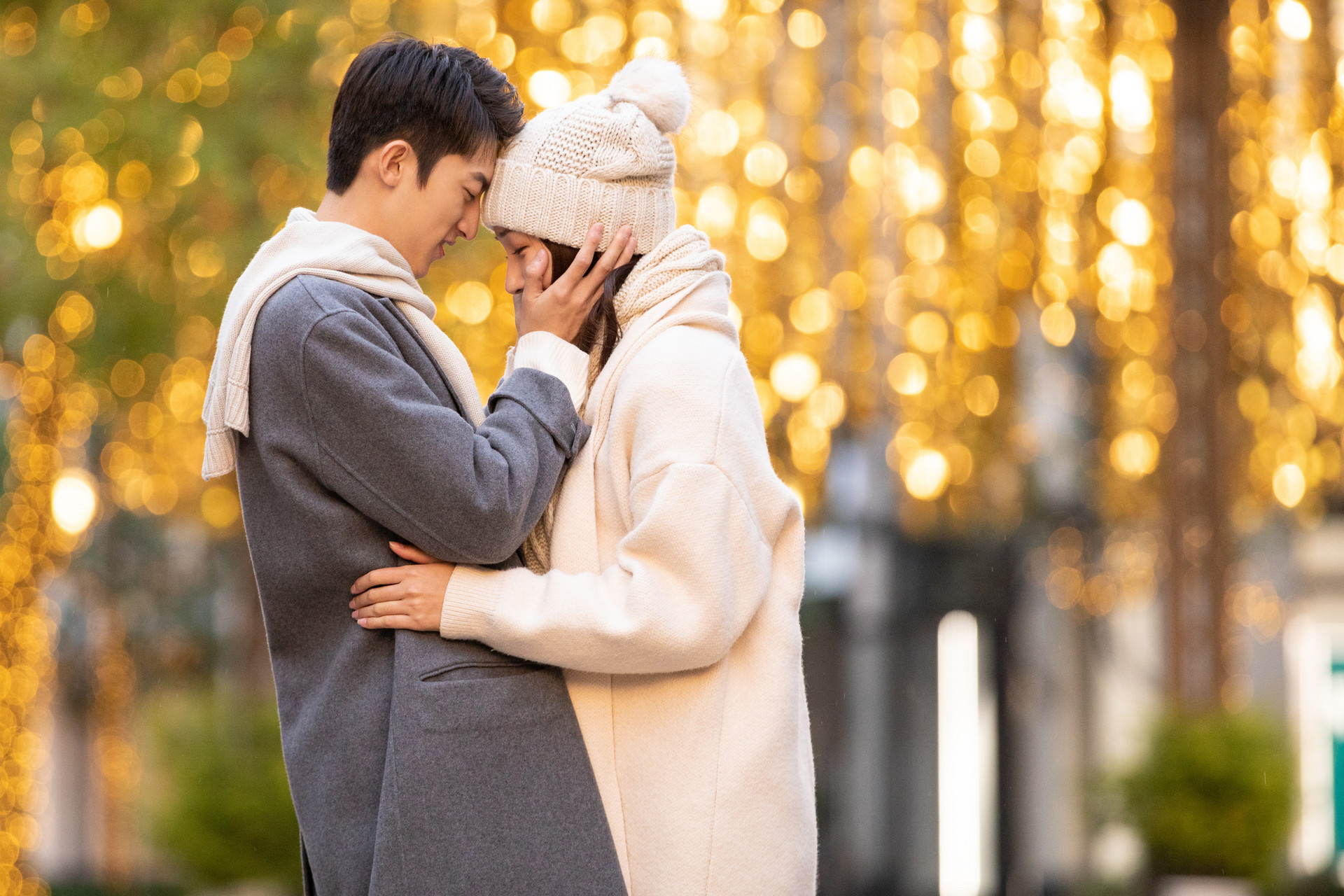 没有理女朋友女朋友生气了怎么哄,打牌没回女朋友信息生气了怎么哄