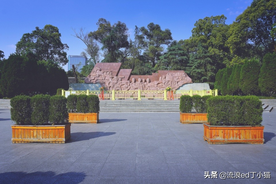 成都最大的欢乐谷,成都欢乐谷晚上门票多少钱