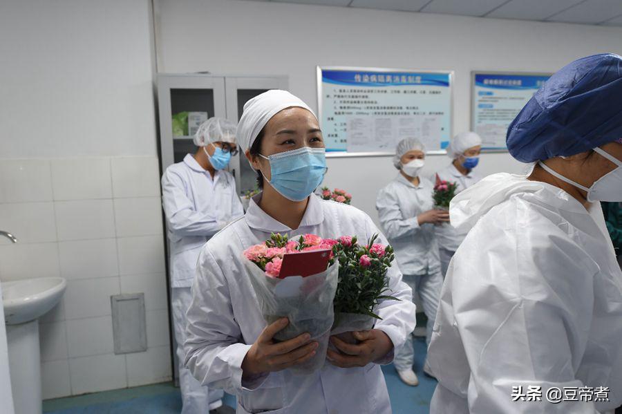 5毛一支花，花农宁愿烧毁！云南县长区长为民直播，160万网友驰援