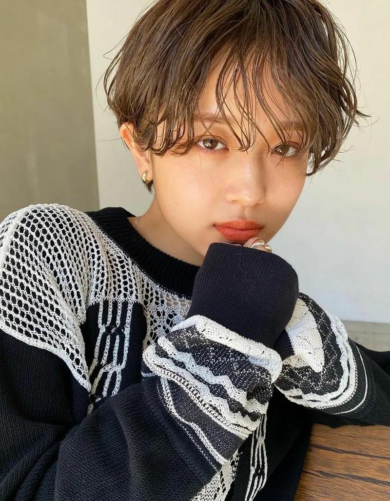 挂耳短发短款,挂耳式小短发