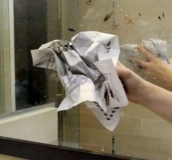 镜子水垢清除妙招,镜子上的水垢怎么能擦干净