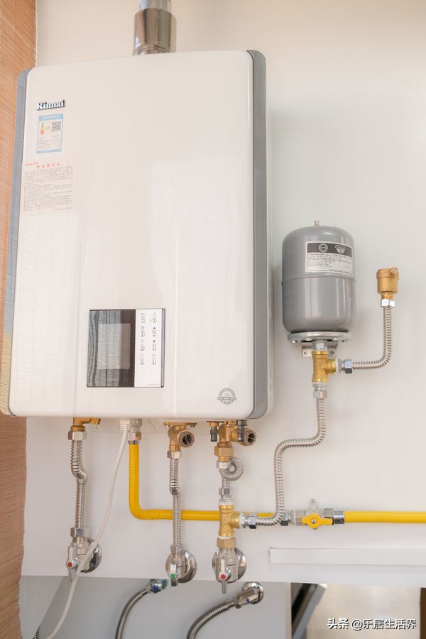 燃气热水器和电热水器哪个更实用,燃气热水器与电热水器哪个好用