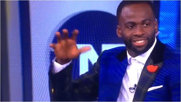 太逗了！追梦爆料库里尾椎骨受伤，比划手势隔空抓捏库里屁股