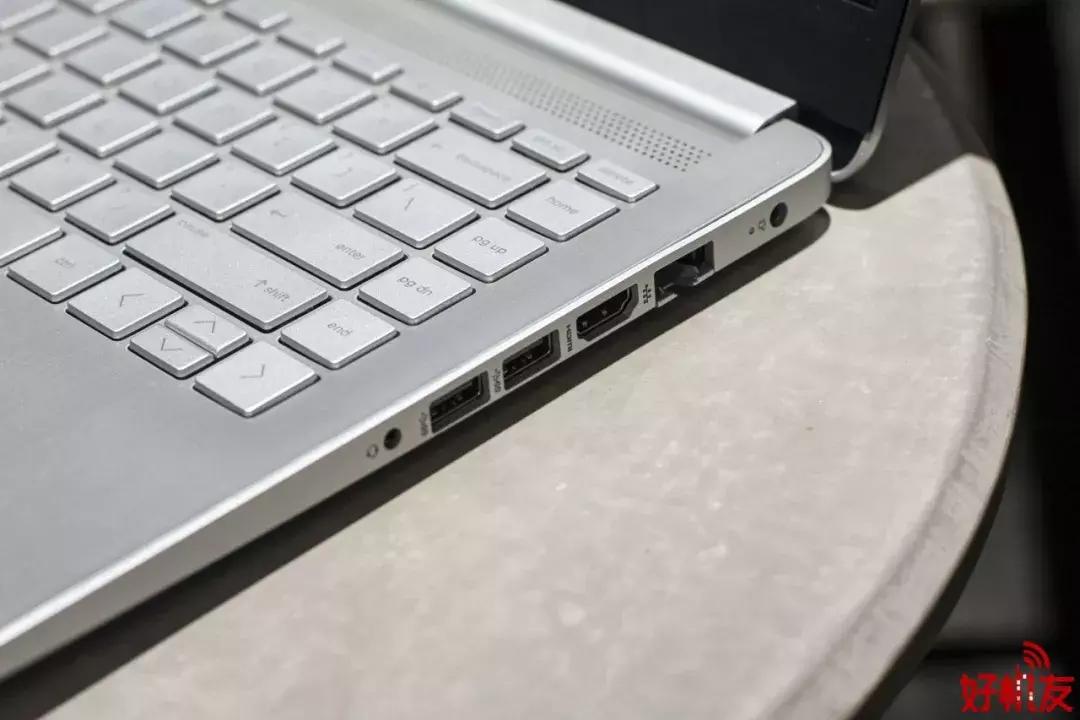 来面试的小姐姐拿出了一款新版笔记本，我去了解了一下……