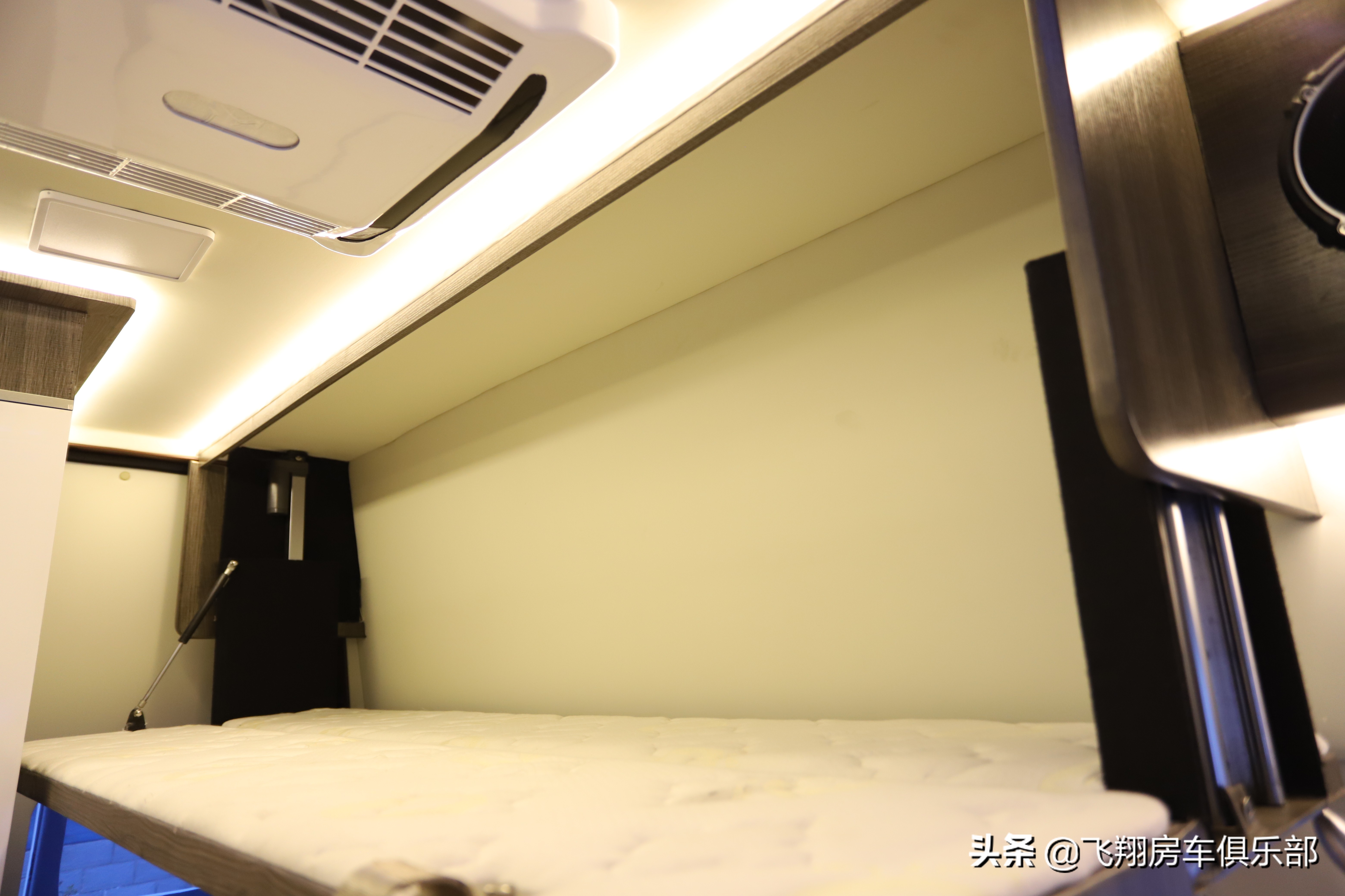 福特进口3.5tt双涡轮增压四驱房车,低调新福特全顺