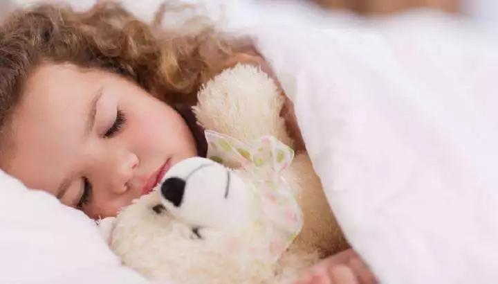 两个月婴儿睡眠多少时间为正常,21个方法找回婴儿般的好睡眠