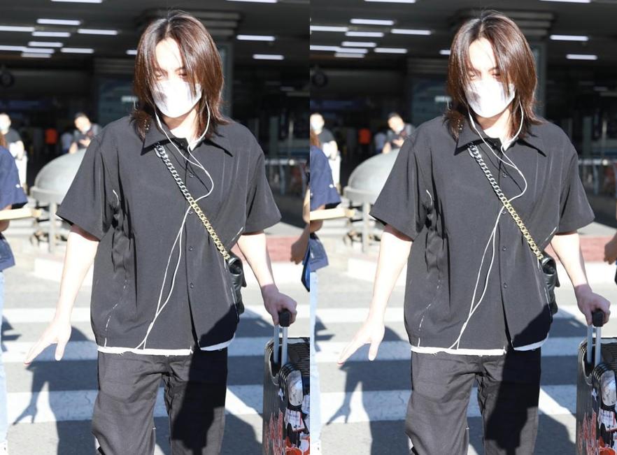 尹正穿黑皮衣图片,尹正硬朗帅气写真