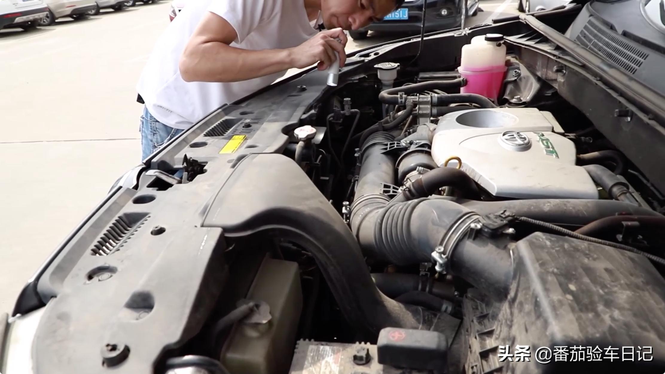 帮客户检测不到两年的丰田汉兰达，价格略高但是车况很值