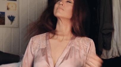 头发贴头皮怎么办？教你3个小技巧，头发飞扬又蓬松