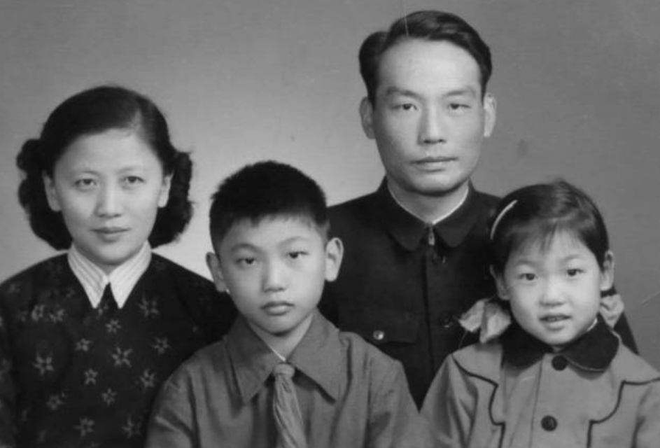 胡宗南身边特工熊向晖,潜伏里胡宗南占领延安