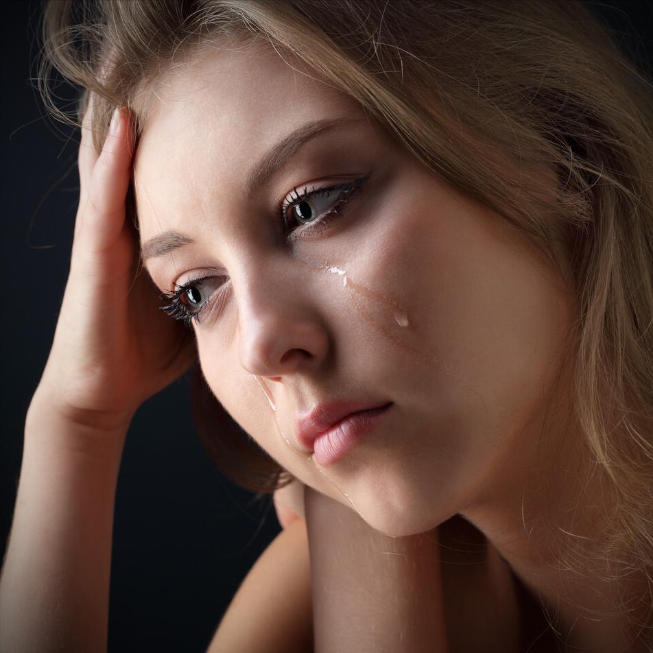 52岁月经一直正常这月突然不来了,如果突然来了姨妈该怎么办