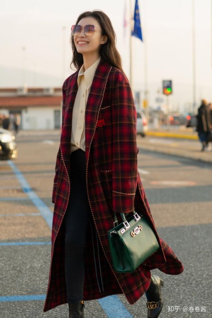 为什么有的人剪短发显脸长,剪短发显老但喜欢短发