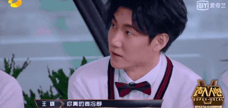 一开始我以为爱上了实力派，没想到他们还全是梗王