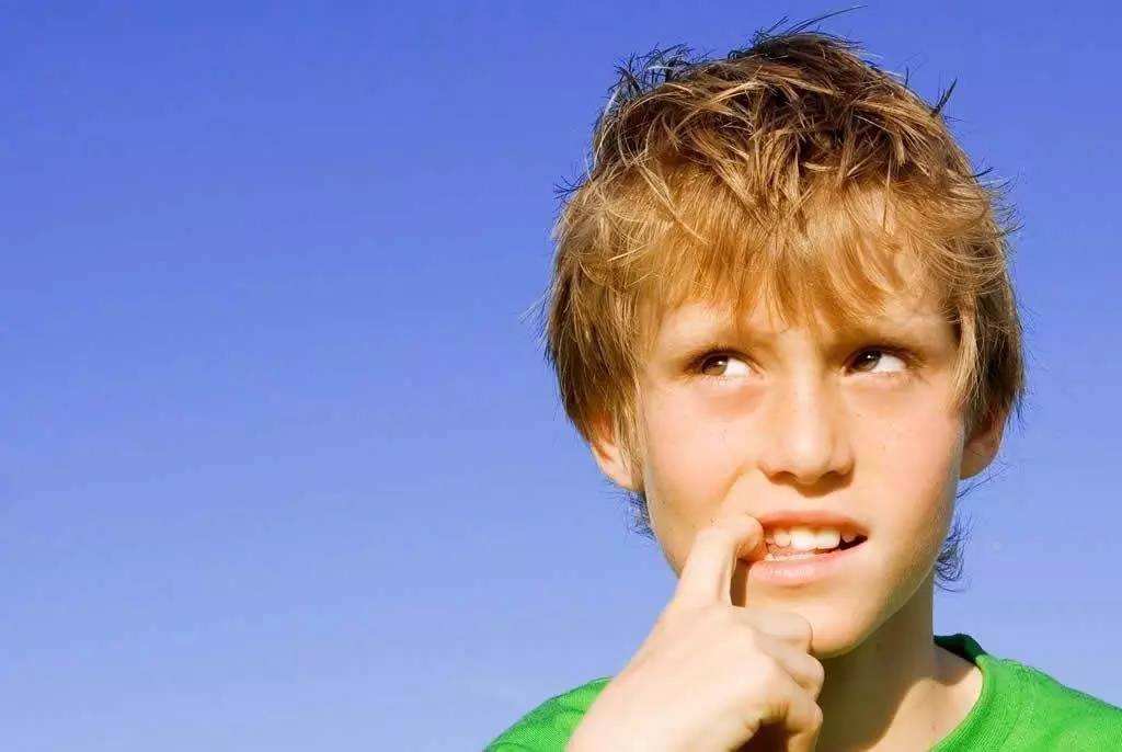 怎样防止小孩吮手指,如何改掉孩子睡觉吮手指