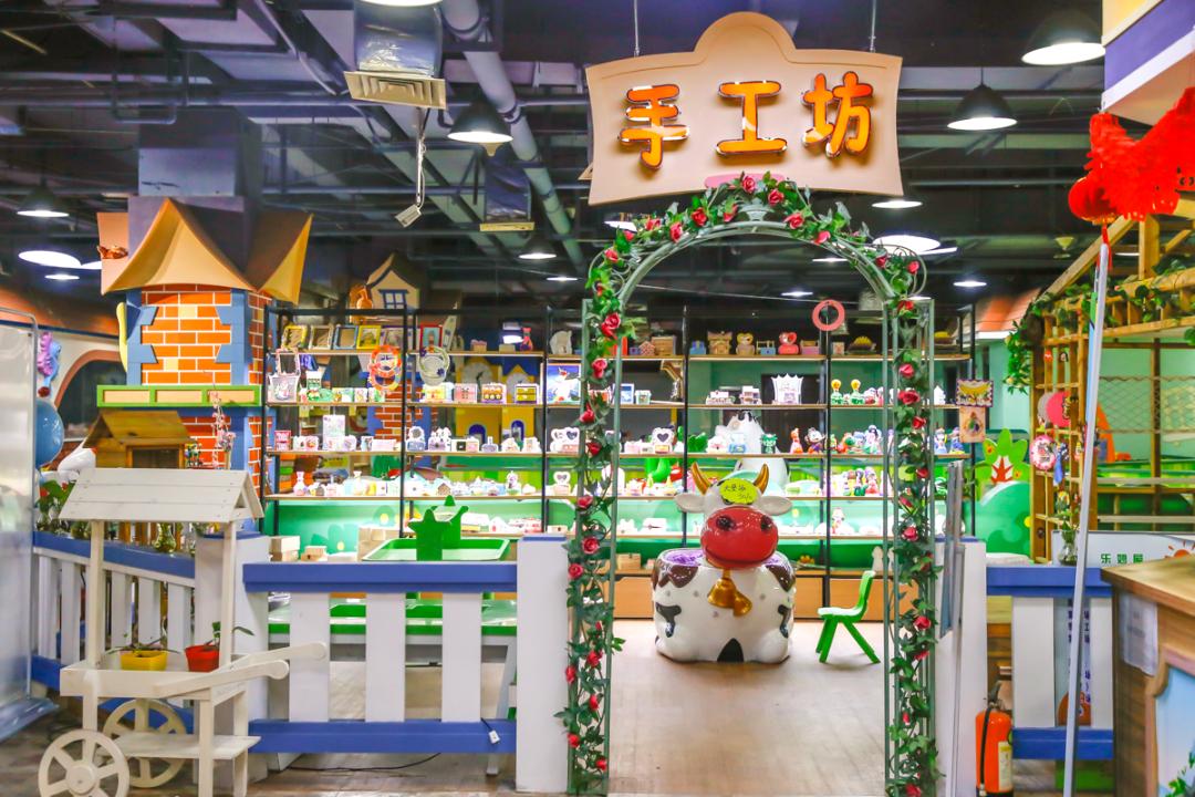 在小区门口开一家儿童游乐场,万科小区内儿童游乐场