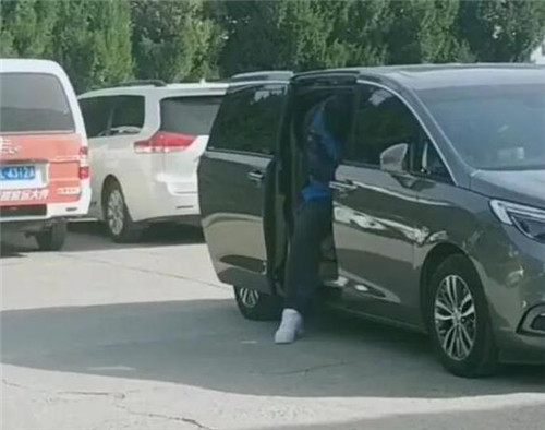 姚明叶莉最新照片,姚沁蕾和叶莉的照片