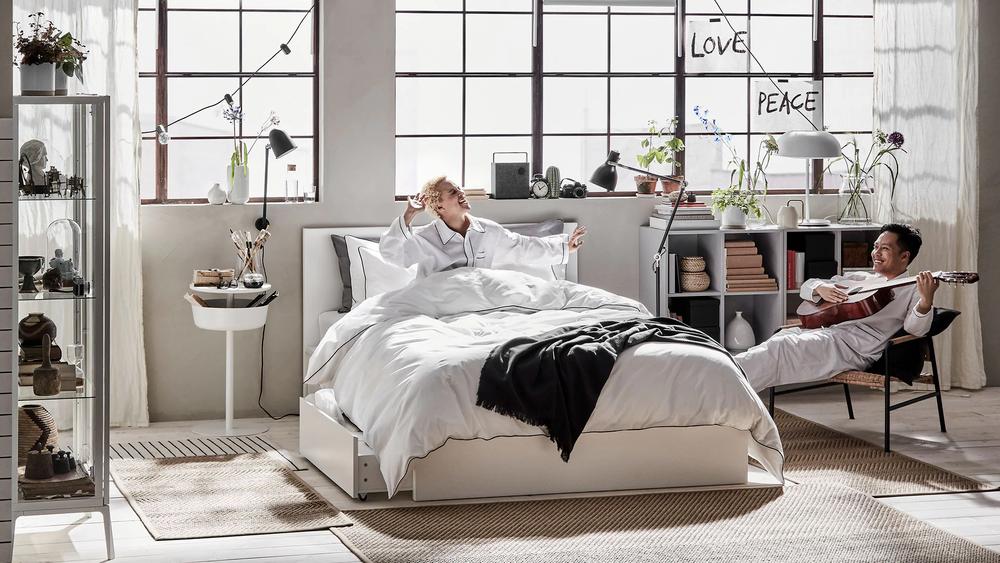 扔掉鸡肋床头柜,扔掉床头柜空间立马变大