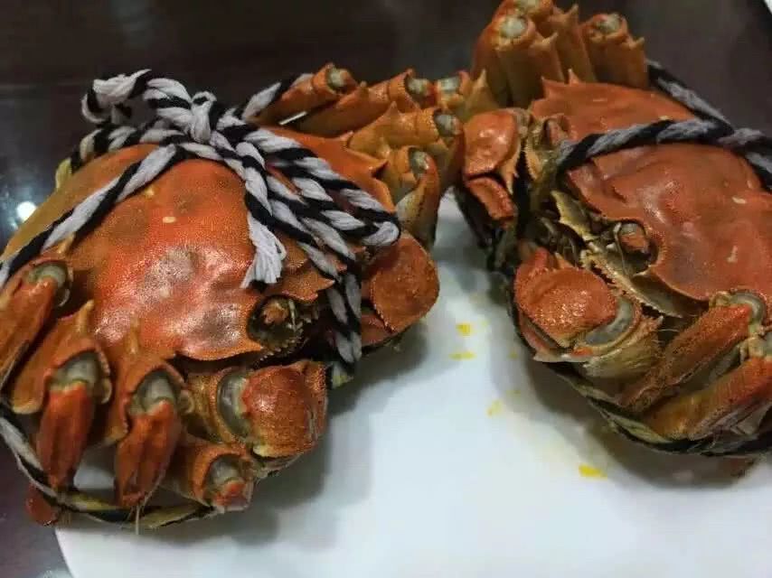 吃了几只螃蟹，浙江4名小伙脑子和肺被虫啃了！这道美食惹的祸！很多人都吃过