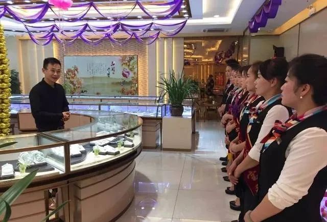 珠宝店长的工作职责和任务是什么,珠宝店长日常工作流程及关注事项