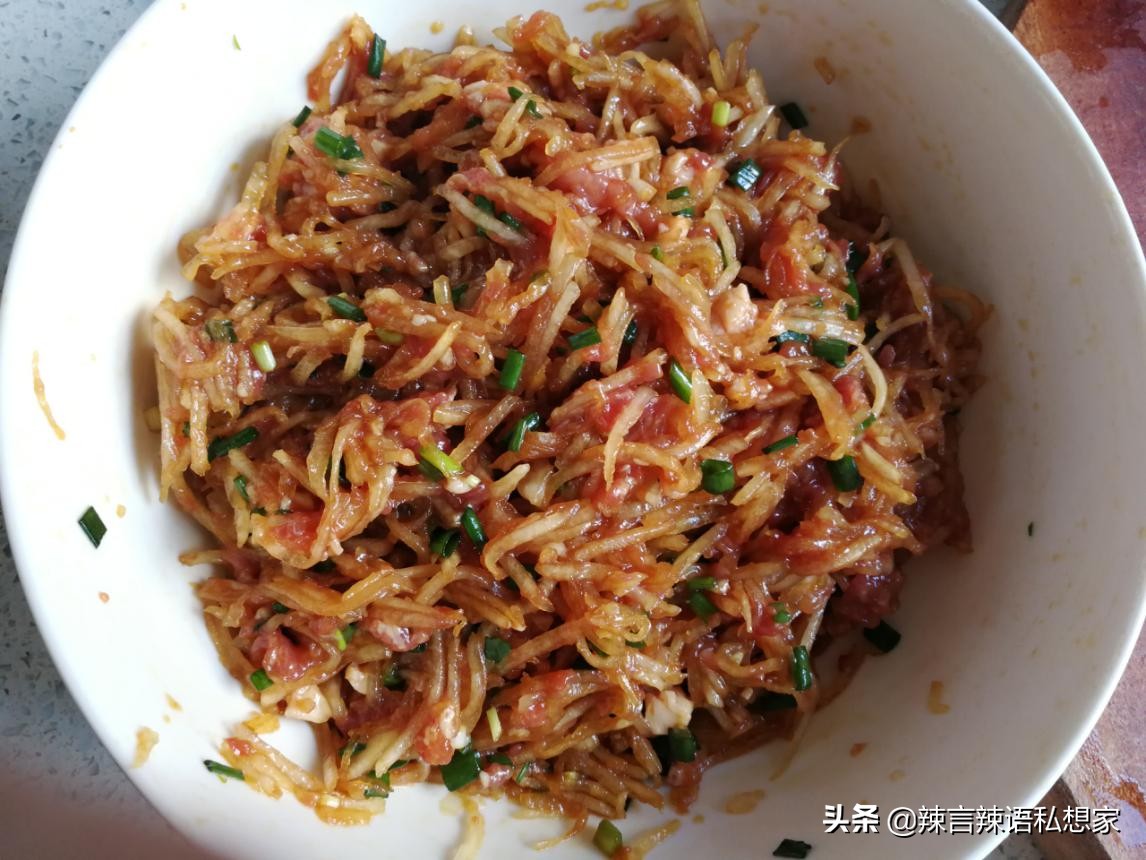 用这两招去除萝卜的冲辣味，包出的包子或饺子多汁又好吃