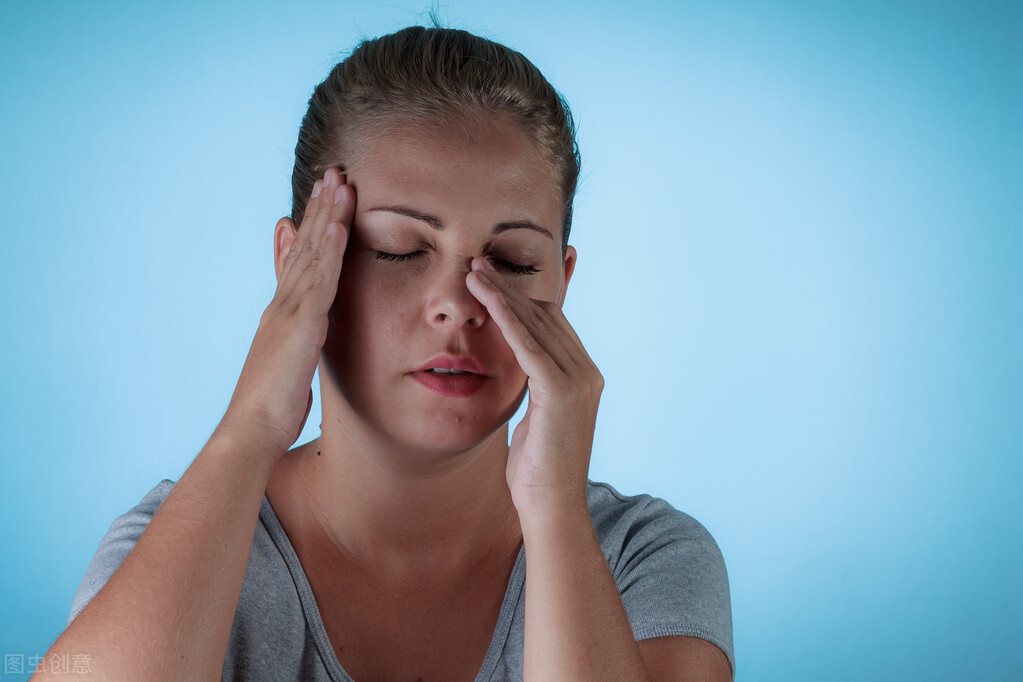 鼻塞头痛浓鼻涕是什么症状,鼻塞有黄鼻涕头痛是什么感冒