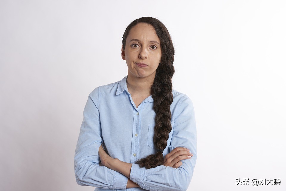 自己很容易尴尬怎么办,容易尴尬是什么性格