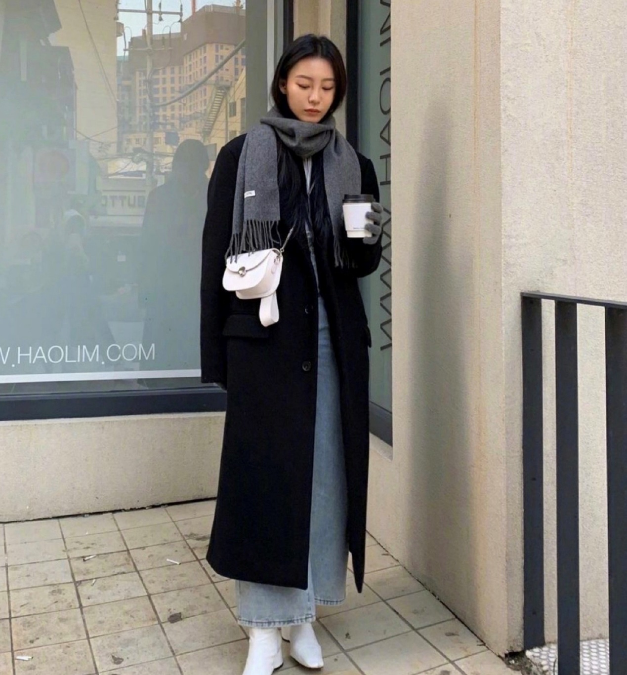 冬天戴围巾欧美,冬天围巾这样系百搭时尚