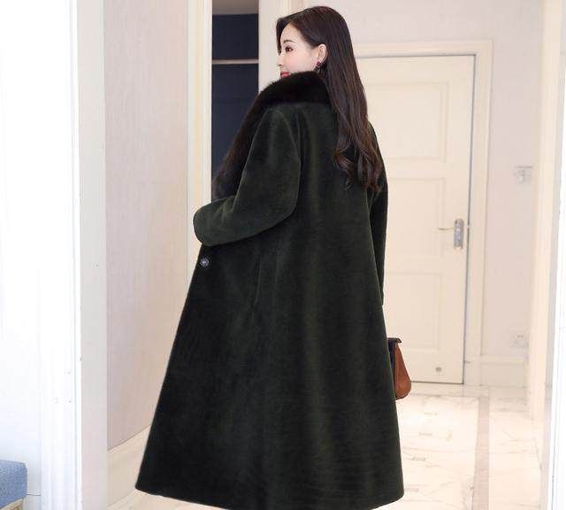 买羊绒大衣什么款式不过时 (适合70后的羊绒大衣)