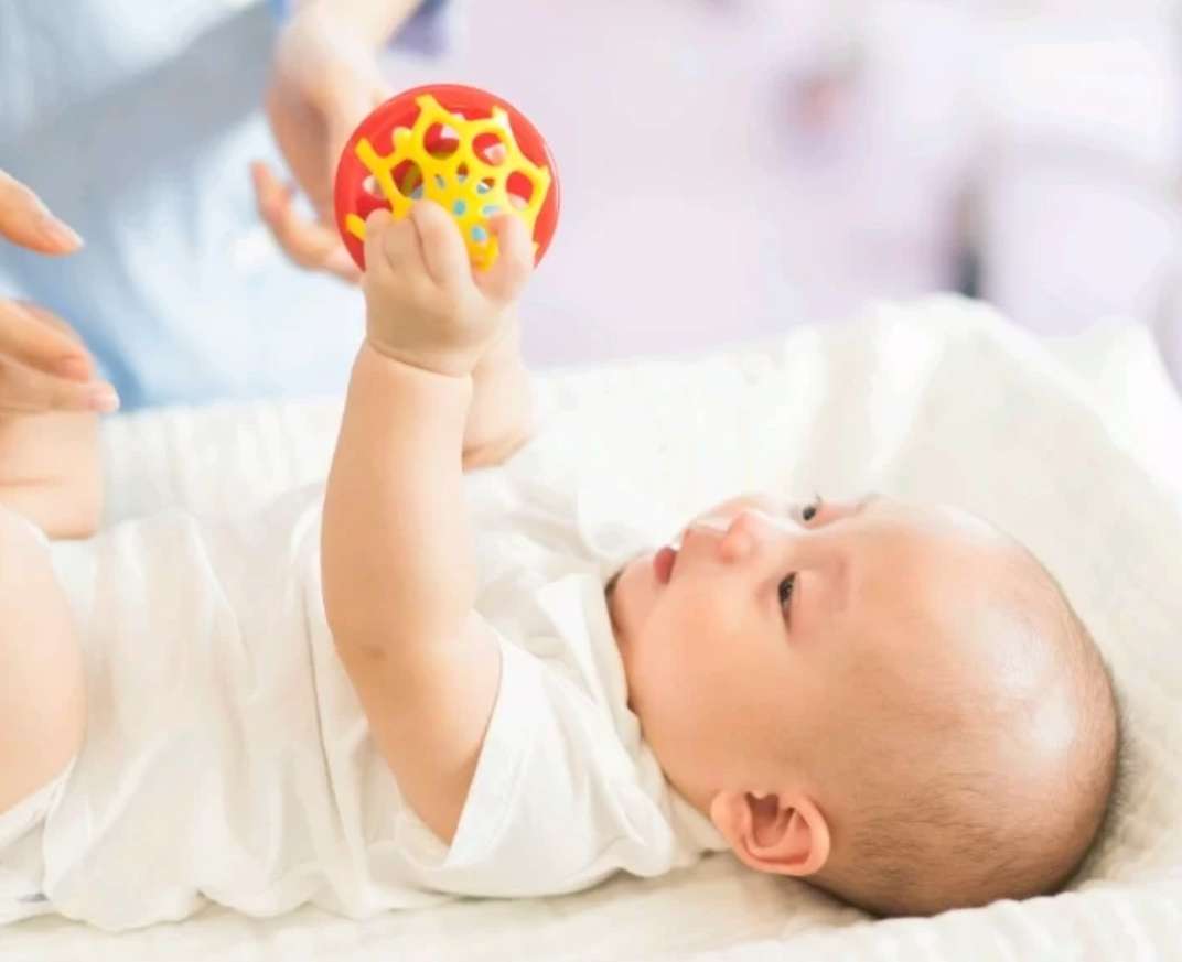 3个月宝宝饿了不愿喝奶,3个月宝宝不肯喝奶一喝就哭