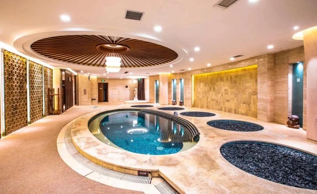 露天温泉小院精品,一房一厅庭院私家温泉