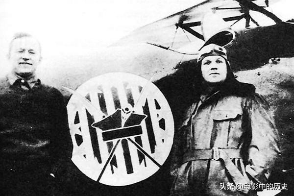 1920苏波战争中的美国志愿飞行员，其组织者后来拍了电影《金刚》