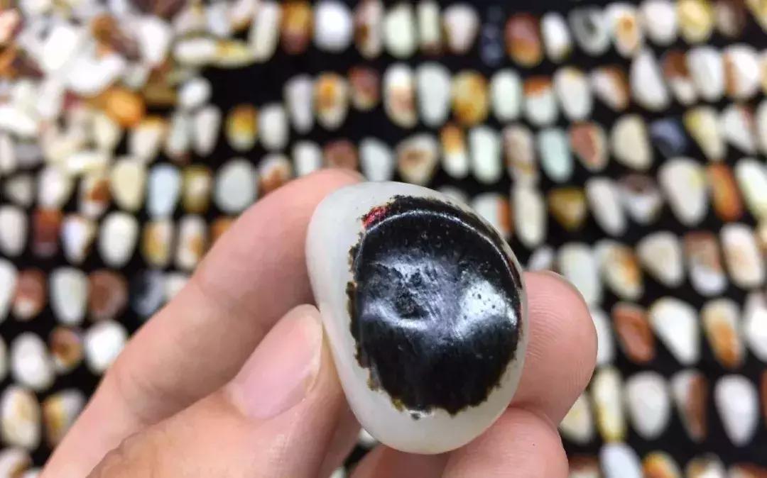 一招鉴别俄料和籽料,最简单鉴别俄糖料