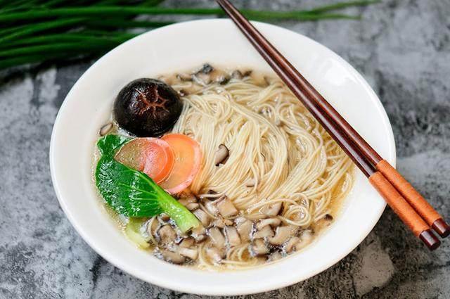蚕豆木耳蘑菇炒肉片的家常做法,酸辣椒魔芋豆腐炒鱼块的做法大全