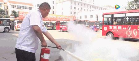 高楼失火到底往上跑还是往下跑,高楼失火往哪跑
