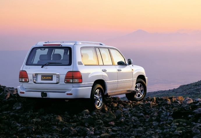 丰田陆巡对比沃尔沃xc60,丰田陆巡和雷克萨斯570哪个好